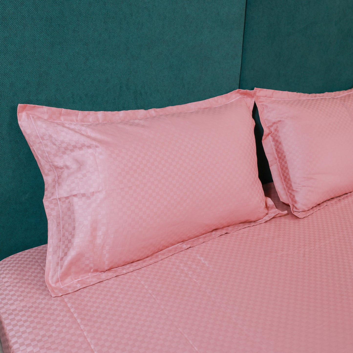 Reshkala Fine Yarn 100% Cotton 300 TC Allure Collection Checks Jaquard Sateen Bedsheet King Size Dazzling Pink color with 2 pillow covers