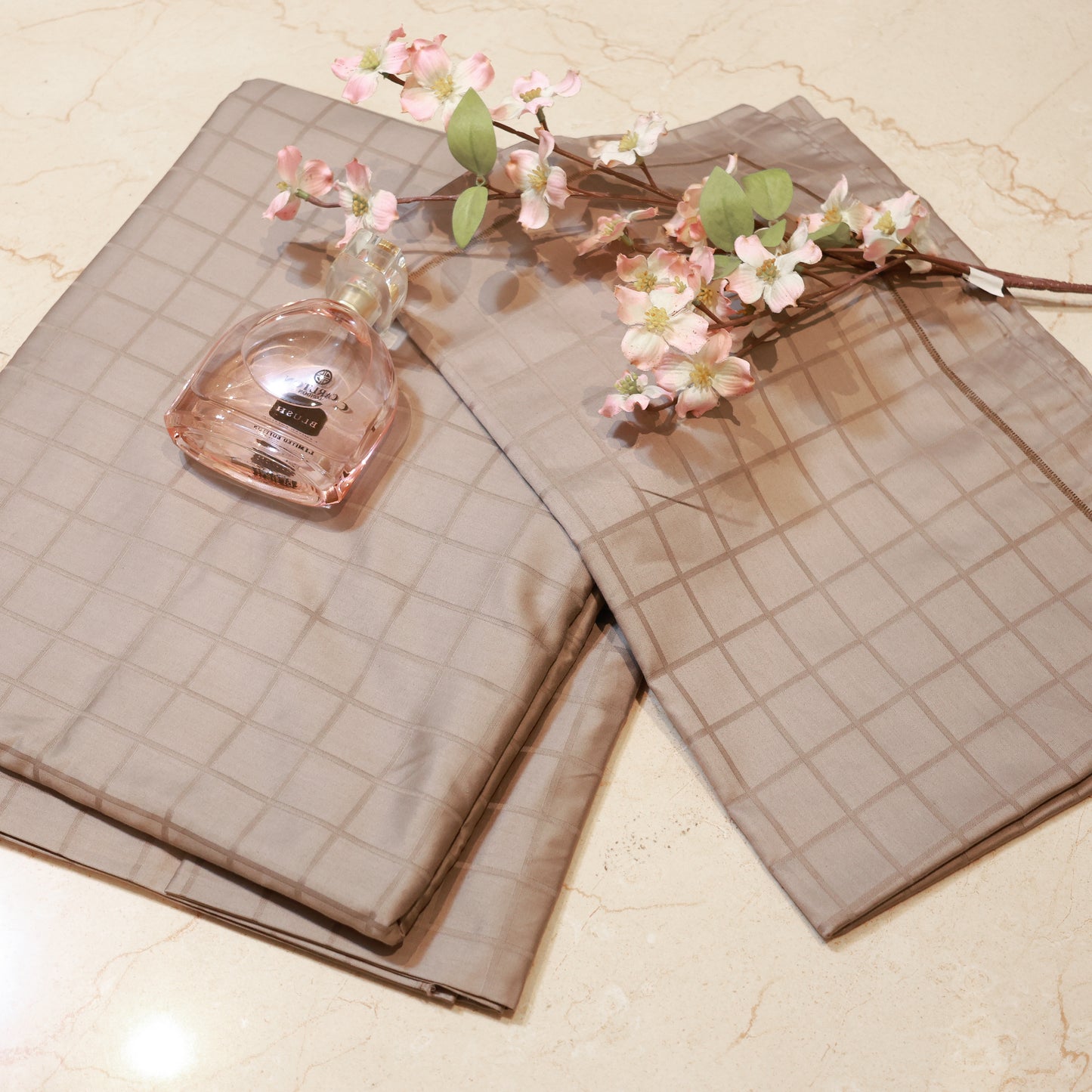 Reshkala Fine Yarn 100% Cotton 300 TC Allure Collection Waffle Jaquard Sateen Bedsheet King Size Hazelnut color with 2 pillow covers