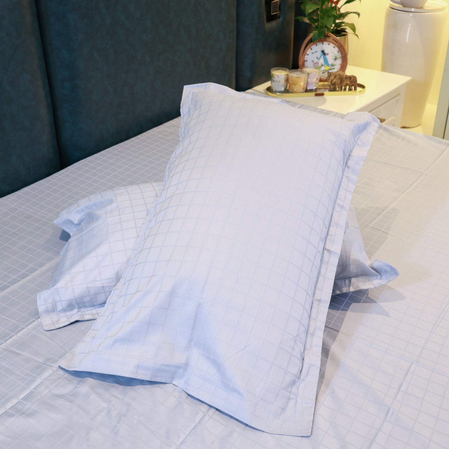 Reshkala Fine Yarn 100% Cotton 300 TC Allure Collection Waffle Jaquard Sateen Bedsheet King Size Jade Blue color with 2 pillow covers
