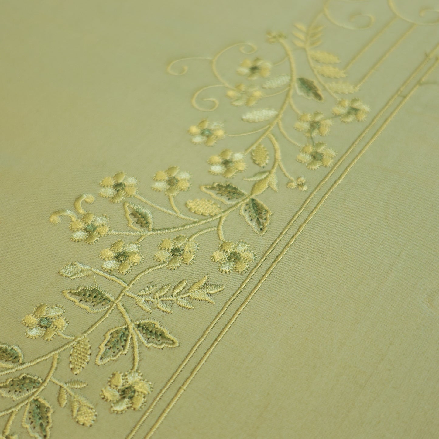Reshkala Fine Yarn 100% Cotton 400 TC Kalakari Collection Double Stitch Embroidery Bedsheet King Size Pine Green color with 2 pillow covers