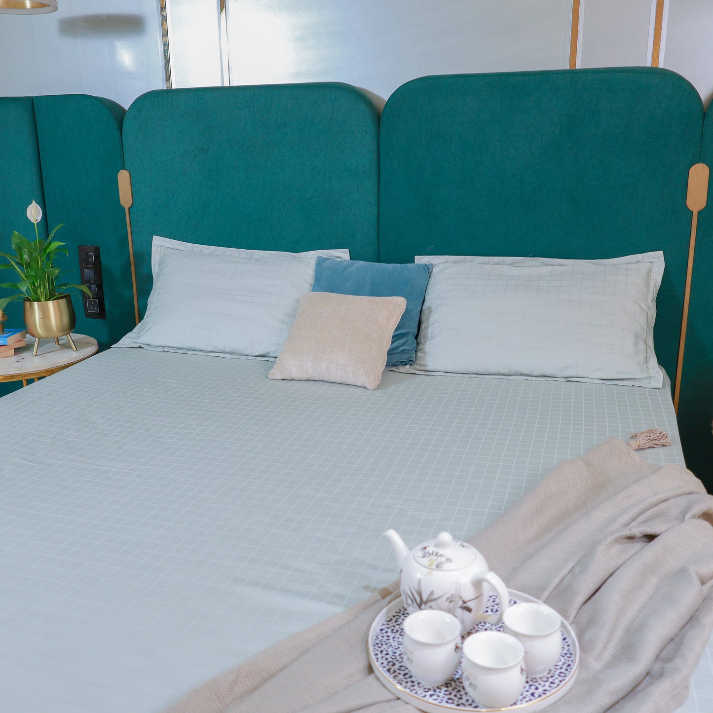 Reshkala Fine Yarn 100% Cotton 300 TC Allure Collection Waffle Jaquard Sateen Bedsheet King Size Morning Dew color with 2 pillow covers