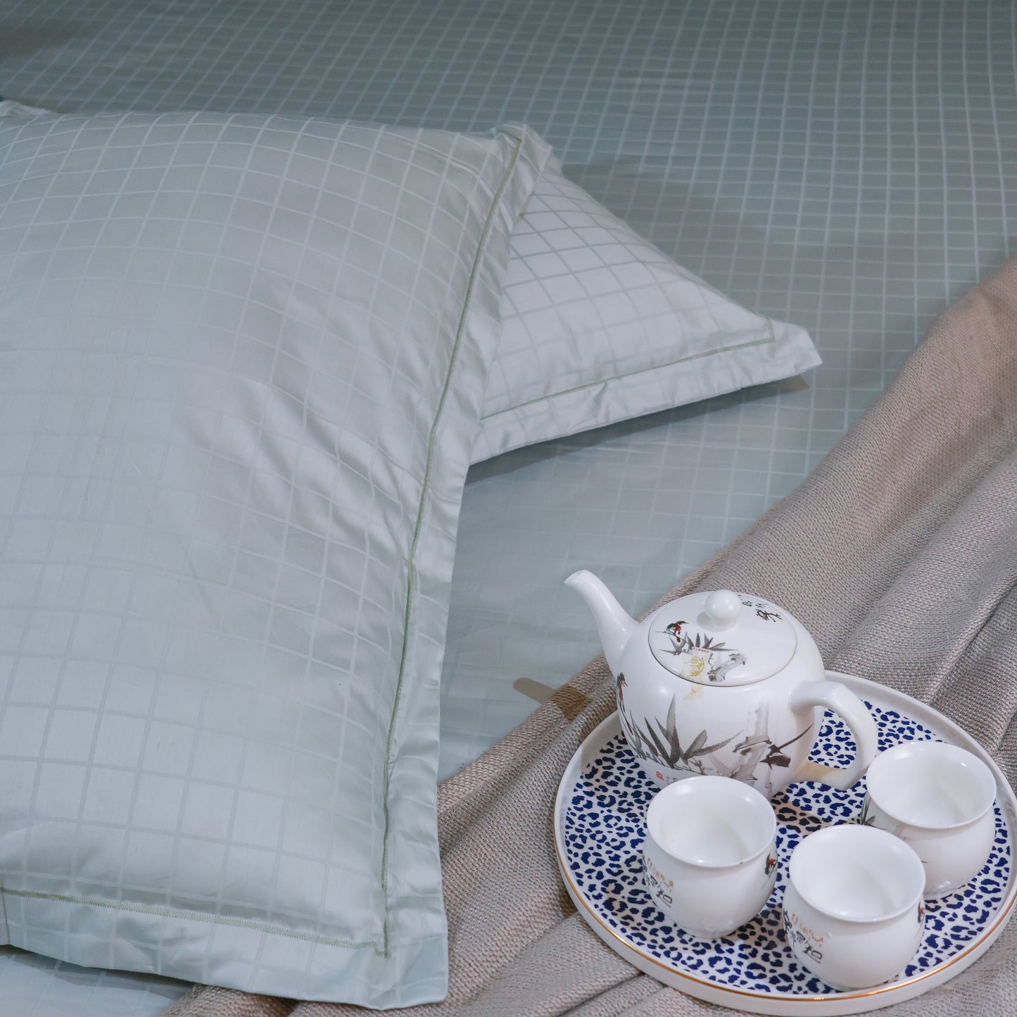 Reshkala Fine Yarn 100% Cotton 300 TC Allure Collection Waffle Jaquard Sateen Bedsheet King Size Morning Dew color with 2 pillow covers