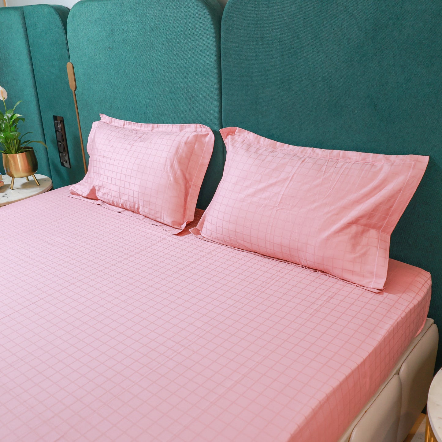 Reshkala Fine Yarn 100% Cotton 300 TC Allure Collection Waffle Jaquard Sateen Bedsheet King Size Flamingo color with 2 pillow covers