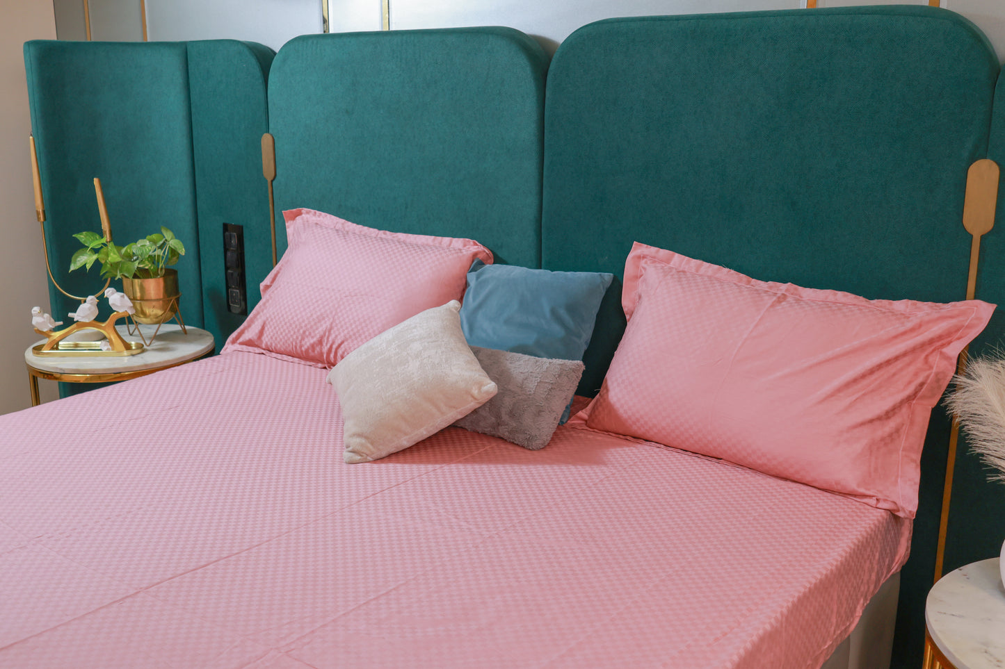 Reshkala Fine Yarn 100% Cotton 300 TC Allure Collection Checks Jaquard Sateen Bedsheet King Size Dazzling Pink color with 2 pillow covers