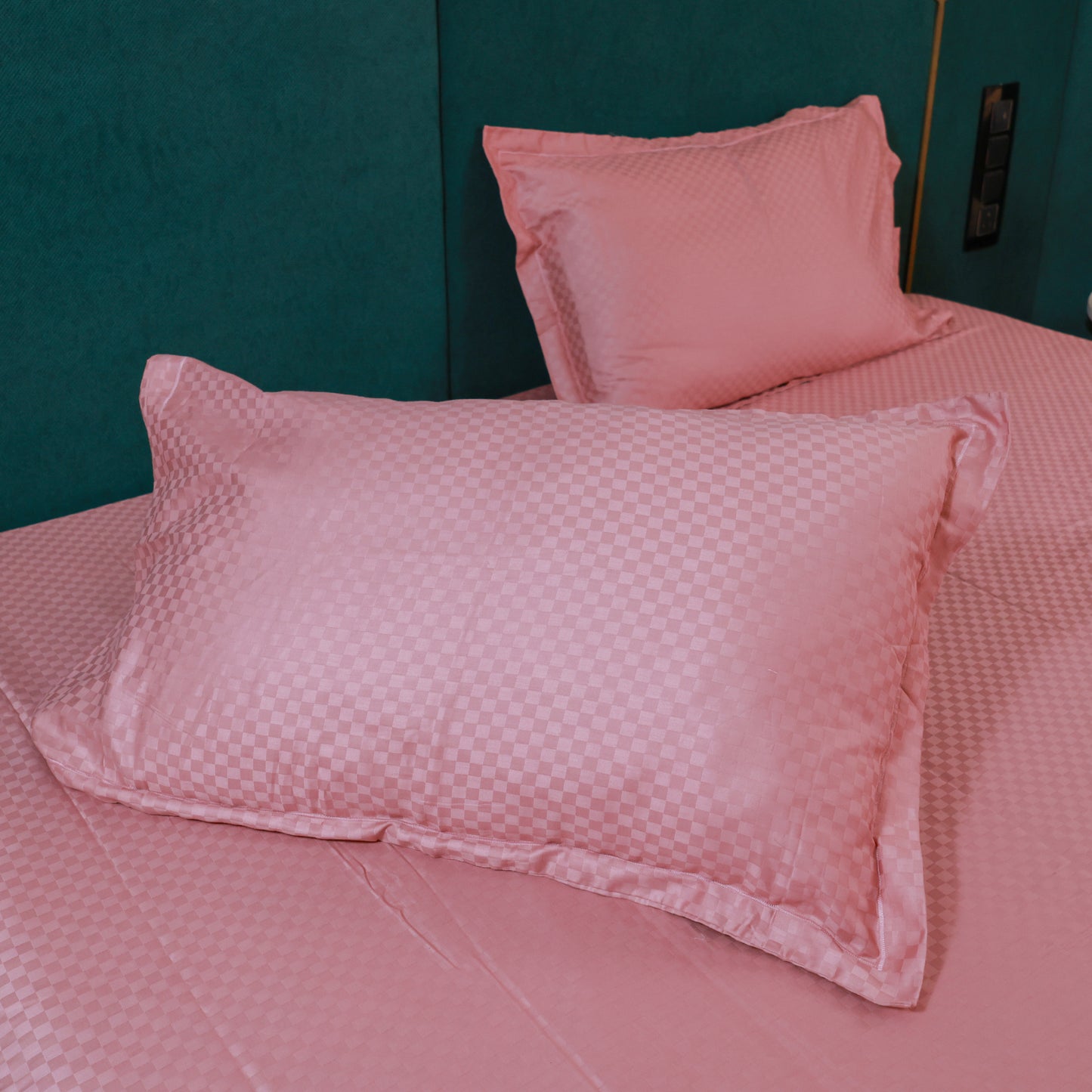 Reshkala Fine Yarn 100% Cotton 300 TC Allure Collection Checks Jaquard Sateen Bedsheet King Size Dazzling Pink color with 2 pillow covers