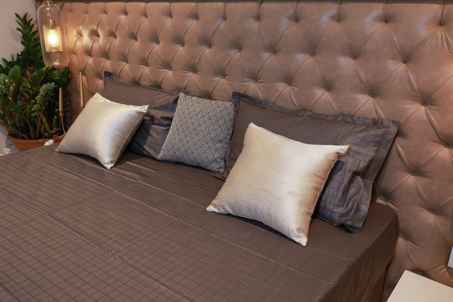 Reshkala Fine Yarn 100% Cotton 300 TC Allure Collection Waffle Jaquard Sateen Bedsheet King Size Rich Cocoa color with 2 pillow covers
