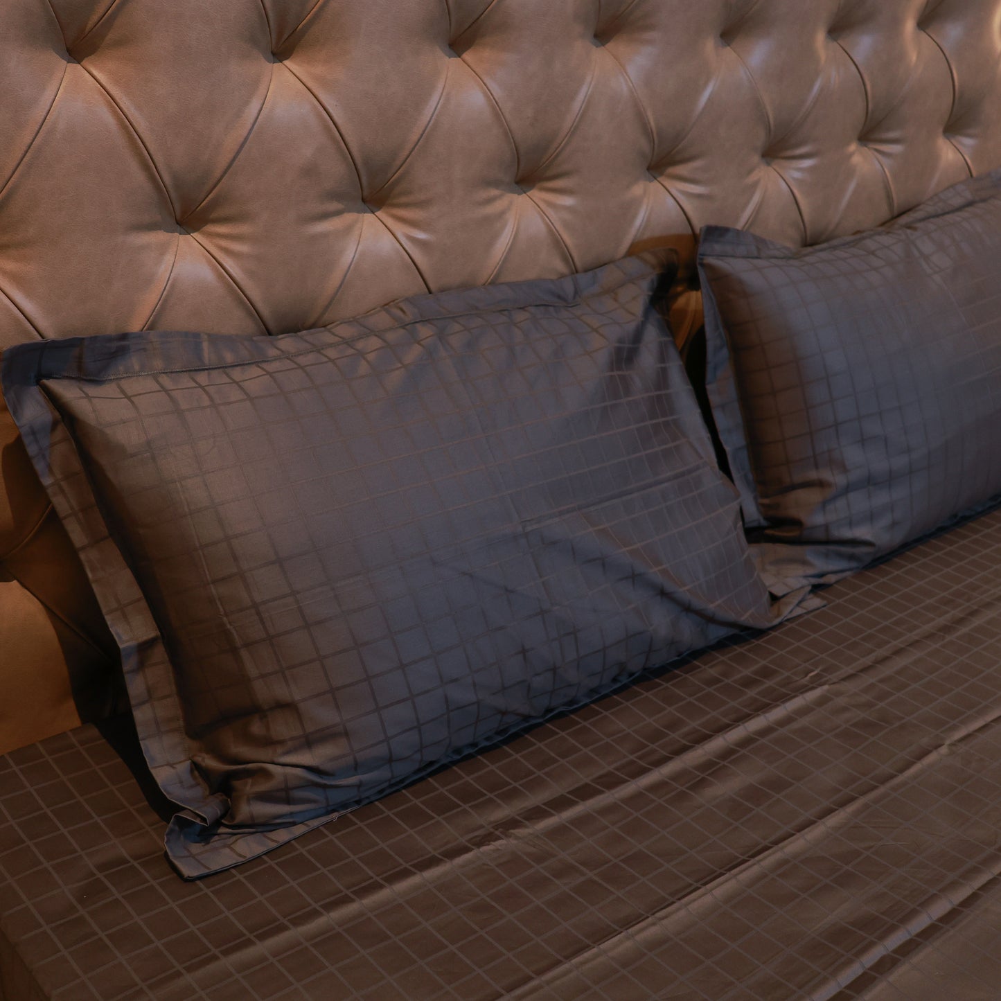 Reshkala Fine Yarn 100% Cotton 300 TC Allure Collection Waffle Jaquard Sateen Bedsheet King Size Rich Cocoa color with 2 pillow covers