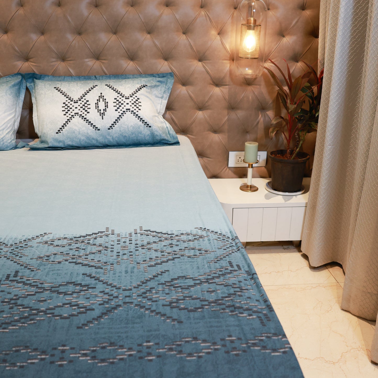 Reshkala Fine Yarn 100% Cotton 180 TC Pankhudi Collection Twill Weave Print Bedsheet King Size Bloom Design with 2 pillow covers