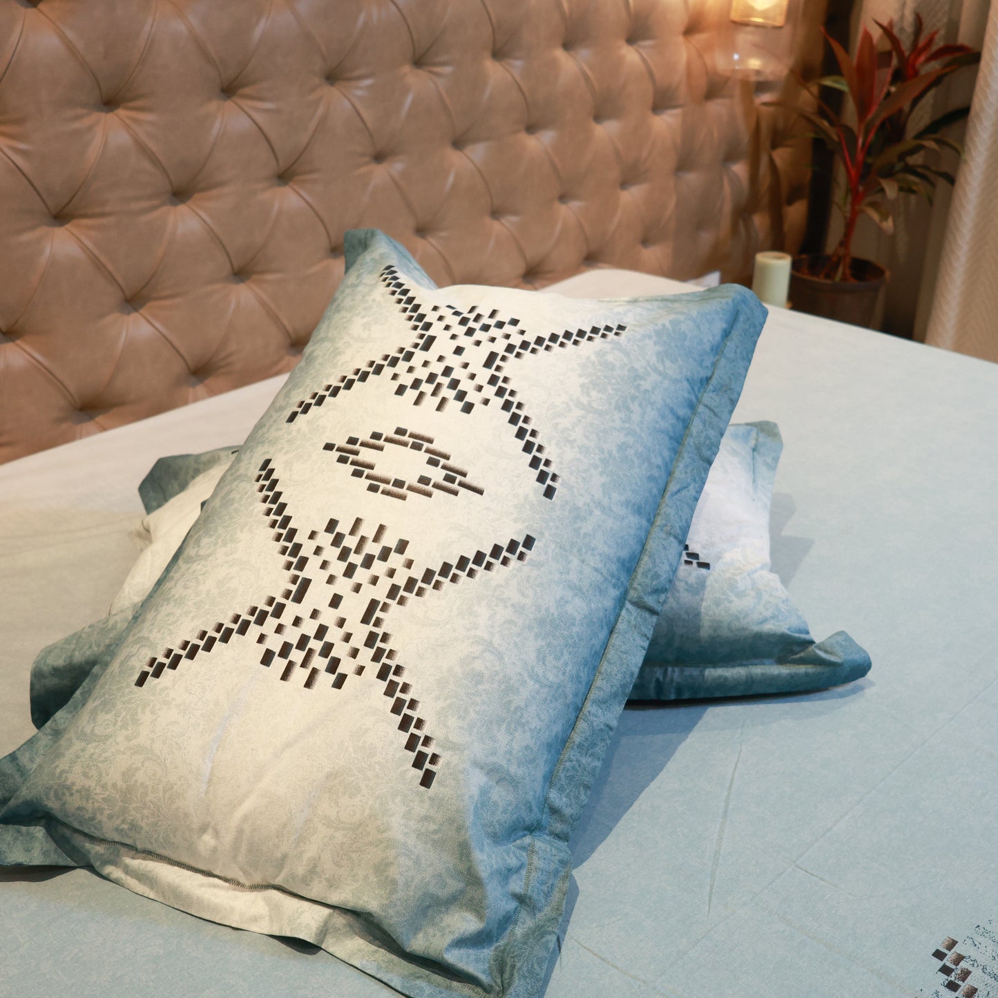 Reshkala Fine Yarn 100% Cotton 180 TC Pankhudi Collection Twill Weave Print Bedsheet King Size Bloom Design with 2 pillow covers