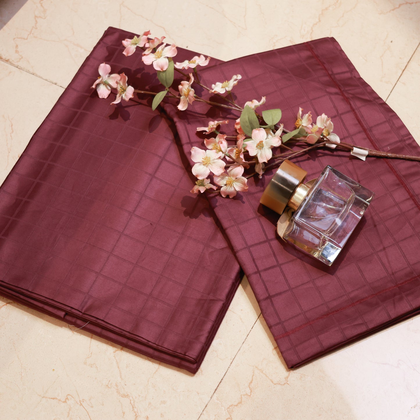 Reshkala Fine Yarn 100% Cotton 300 TC Allure Collection Waffle Jaquard Sateen Bedsheet King Size Wild Rose color with 2 pillow covers