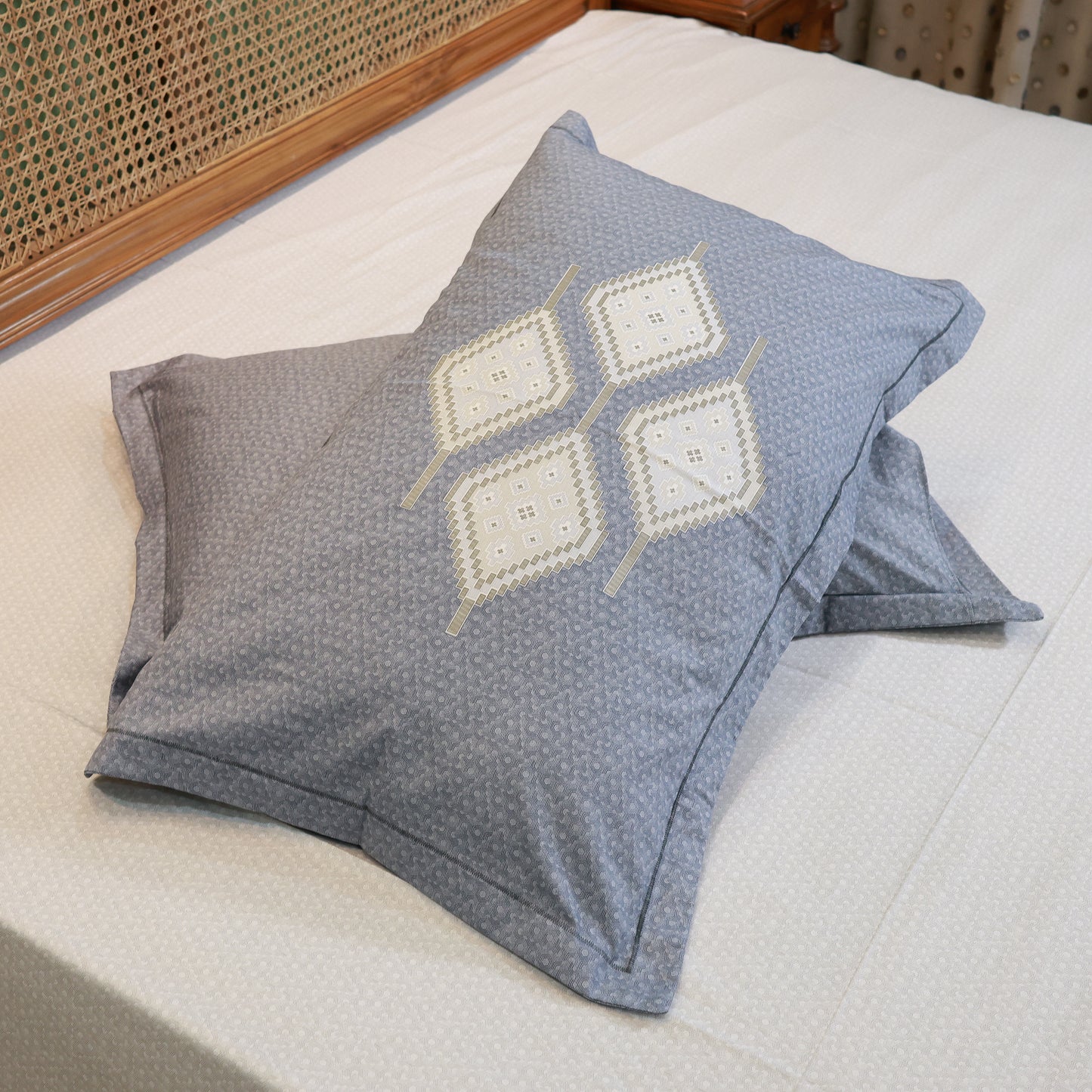 Reshkala Fine Yarn 100% Cotton 300 TC Medley Collection Sateen Weave Print Bedsheet King Size Bloom Design with 2 pillow covers