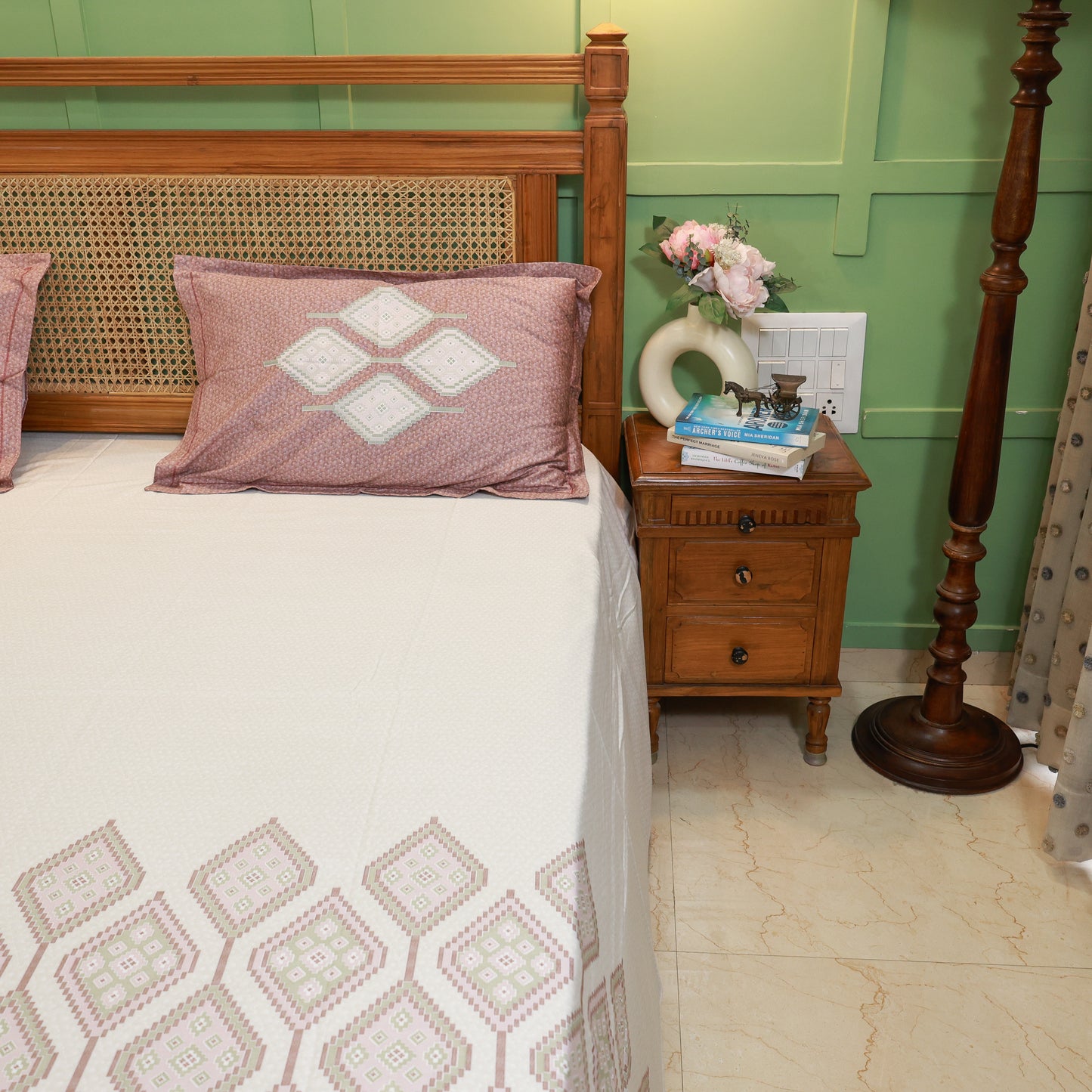 Reshkala Fine Yarn 100% Cotton 300 TC Medley Collection Sateen Weave Print Bedsheet King Size Bloom Design with 2 pillow covers