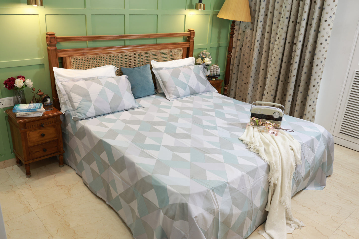 Reshkala Fine Yarn 100% Cotton 300 TC Medley Collection Sateen Weave Print Bedsheet King Size Bloom Design with 2 pillow covers