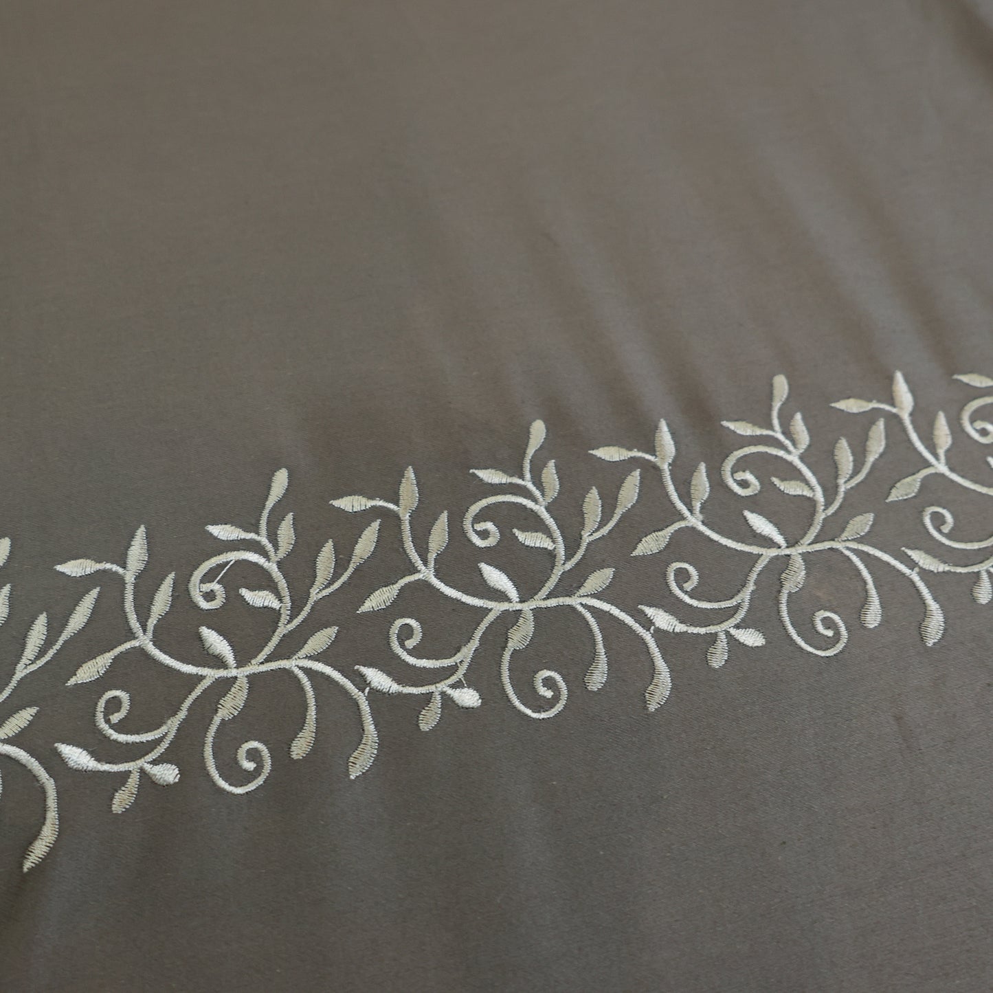 Reshkala Fine Yarn 100% Cotton 400 TC Kalakari Collection Double Stitch Embroidery Bedsheet King Size Charcoal Grey color with 2 pillow covers