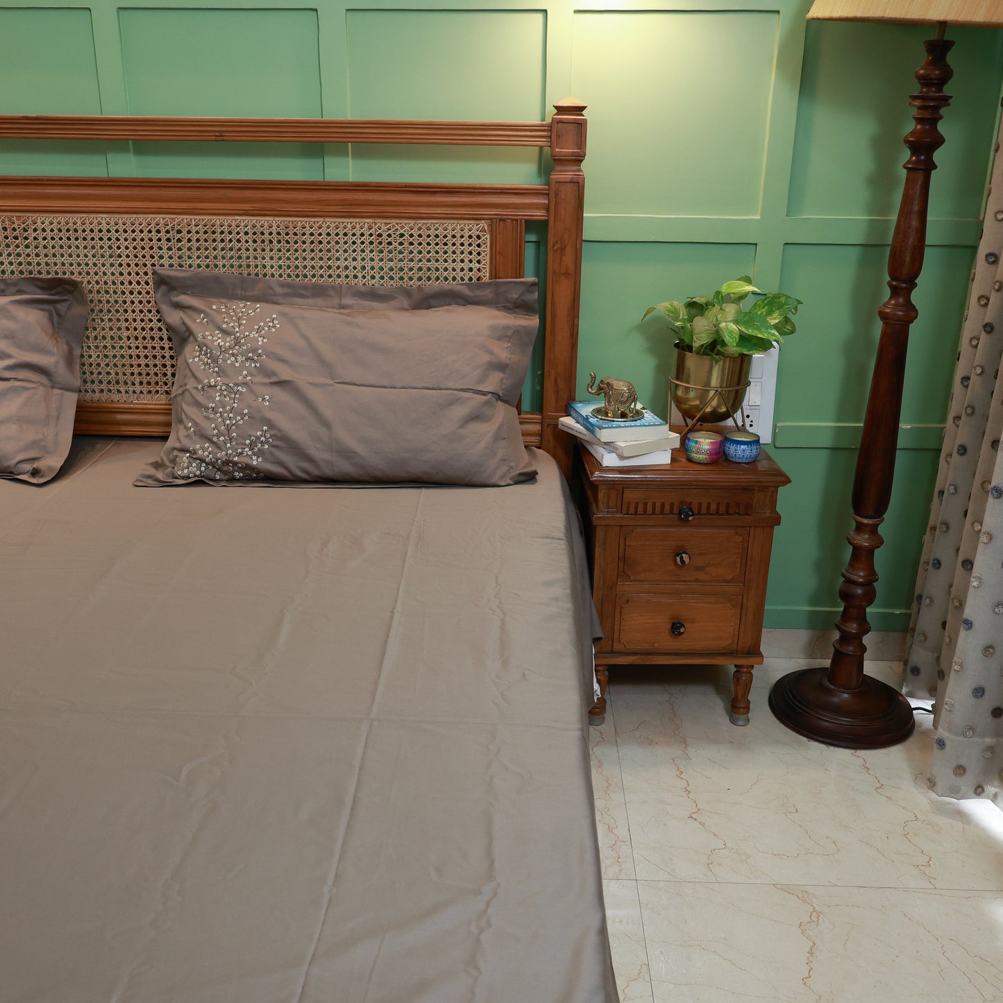 Reshkala Fine Yarn 100% Cotton 400 TC Kalakari Collection Double Stitch Embroidery Bedsheet King Size Mocha color with 2 pillow covers