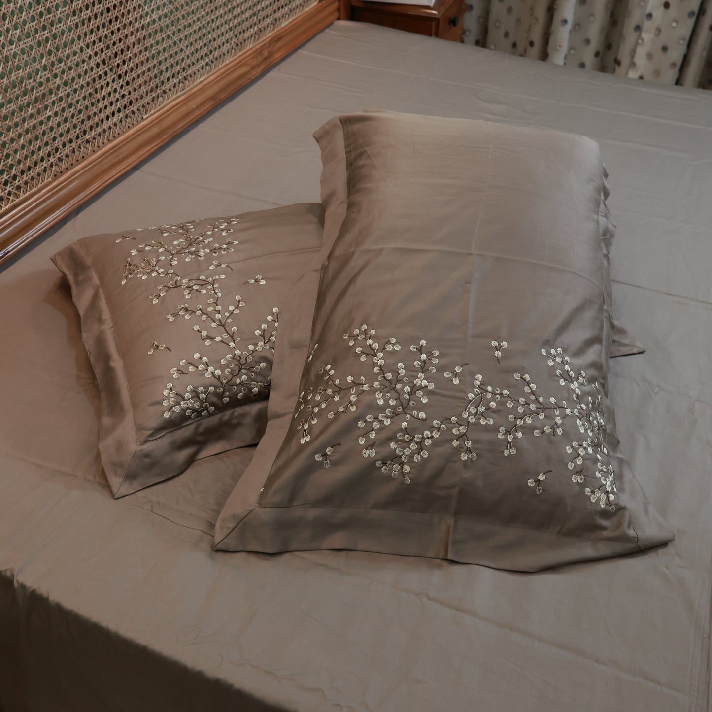 Reshkala Fine Yarn 100% Cotton 400 TC Kalakari Collection Double Stitch Embroidery Bedsheet King Size Mocha color with 2 pillow covers